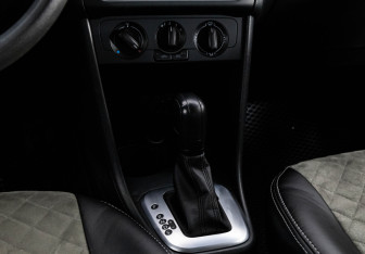 Подержанный автомобиль Volkswagen Polo Sedan 2017 года (12 фото)