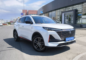 Подержанный автомобиль Changan UNI-S 2024 года (3 фото)