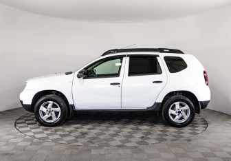 Подержанный автомобиль Renault Duster 2017 года (8 фото)