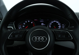 Подержанный автомобиль Audi A4 Sedan 2021 года (17 фото)
