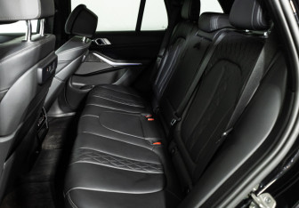 Подержанный автомобиль BMW X5 2021 года (10 фото)