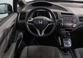 Подержанный автомобиль Honda Civic Sedan 2008 года (10 фото)