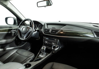 Подержанный автомобиль BMW X1 2012 года (9 фото)