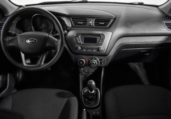 Подержанный автомобиль Kia Rio Sedan 2013 года (13 фото)
