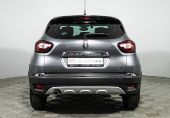 Подержанный автомобиль Renault Kaptur 2016 года (6 фото)