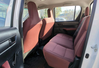 Подержанный автомобиль Toyota Hilux 2021 года (11 фото)