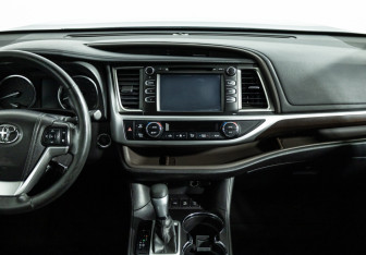 Подержанный автомобиль Toyota Highlander 2014 года (14 фото)
