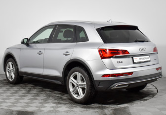 Подержанный автомобиль Audi Q5 2021 года (7 фото)