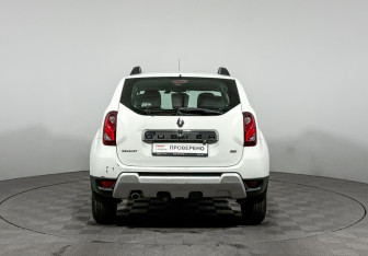 Подержанный автомобиль Renault Duster 2016 года (6 фото)
