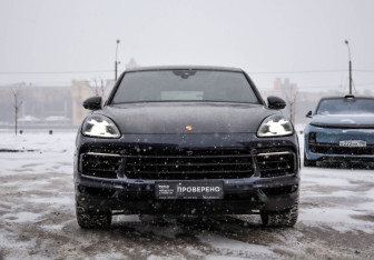 Подержанный автомобиль Porsche Cayenne 2019 года (3 фото)