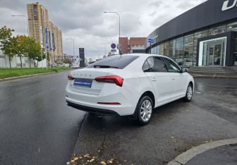 Подержанный автомобиль Skoda Rapid Liftback 2022 года (4 фото)