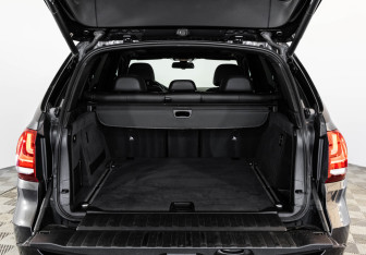 Подержанный автомобиль BMW X5 2016 года (28 фото)