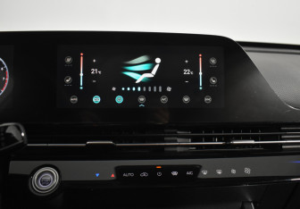 Подержанный автомобиль Omoda C5 2022 года (17 фото)