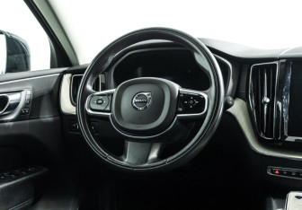 Подержанный автомобиль Volvo XC60 2021 года (20 фото)
