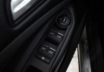 Подержанный автомобиль Ford Kuga 2013 года (10 фото)