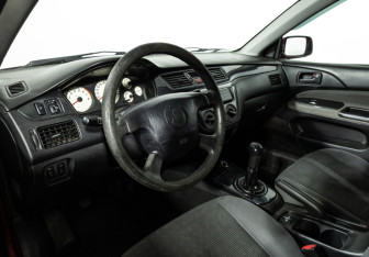 Подержанный автомобиль Mitsubishi Lancer Sedan 2005 года (11 фото)