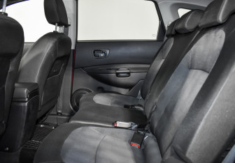 Подержанный автомобиль Nissan Qashqai+2 2010 года (11 фото)