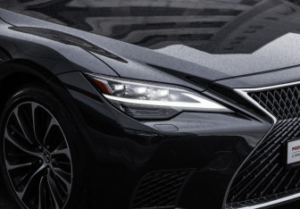 Подержанный автомобиль Lexus LS 2021 года (11 фото)
