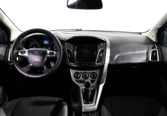 Подержанный автомобиль Ford Focus Hatchback 2012 года (10 фото)
