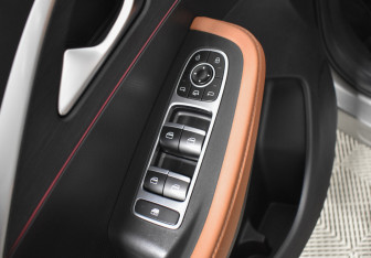 Подержанный автомобиль Omoda C5 2023 года (20 фото)