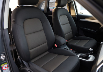 Подержанный автомобиль Audi Q3 2012 года (21 фото)