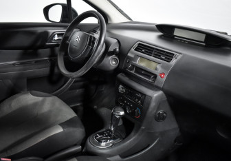 Подержанный автомобиль Citroen C4 Hatchback 2009 года (13 фото)
