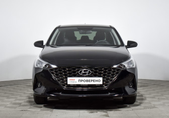 Подержанный автомобиль Hyundai Solaris Sedan 2022 года (2 фото)