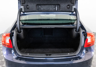 Подержанный автомобиль Volvo S60 2010 года (17 фото)