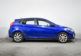 Подержанный автомобиль Hyundai Solaris Hatchback 2012 года (4 фото)
