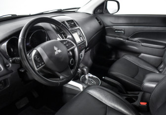 Подержанный автомобиль Mitsubishi ASX 2013 года (9 фото)