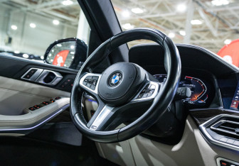 Подержанный автомобиль BMW X5 2019 года (36 фото)