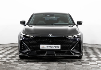 Подержанный автомобиль Changan UNI-V 2023 года (3 фото)