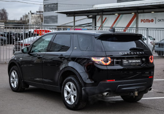 Подержанный автомобиль Land Rover Discovery Sport 2018 года (8 фото)