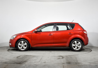 Подержанный автомобиль Kia Ceed Hatchback 2011 года (8 фото)