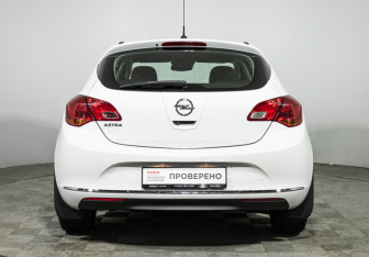 Подержанный автомобиль Opel Astra Hatchback 2015 года (6 фото)