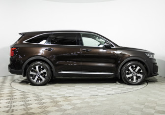 Подержанный автомобиль Kia Sorento 2021 года (4 фото)