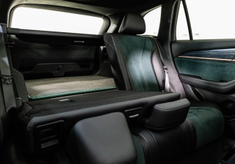 Подержанный автомобиль Geely Monjaro 2023 года (32 фото)