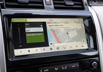 Подержанный автомобиль Land Rover Discovery 2017 года (17 фото)