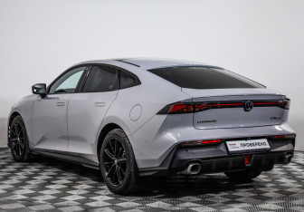 Подержанный автомобиль Changan UNI-V 2024 года (7 фото)