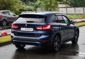 Подержанный автомобиль BMW X1 2021 года (6 фото)