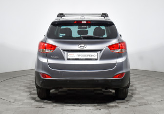 Подержанный автомобиль Hyundai ix35 2015 года (6 фото)