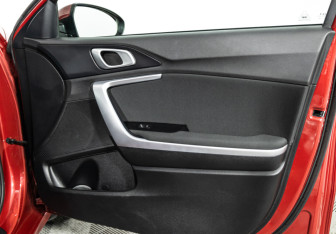 Подержанный автомобиль Kia Ceed Hatchback 2022 года (29 фото)