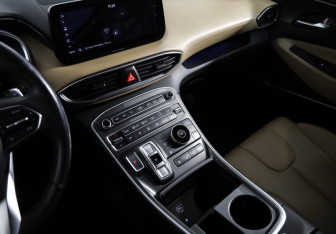 Подержанный автомобиль Hyundai Santa Fe 2021 года (22 фото)