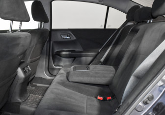 Подержанный автомобиль Honda Accord Sedan 2013 года (14 фото)