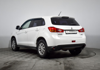 Подержанный автомобиль Mitsubishi ASX 2013 года (7 фото)