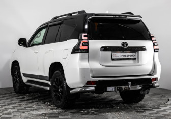 Подержанный автомобиль Toyota Land Cruiser Prado 2021 года (9 фото)