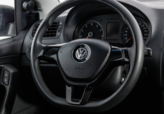 Подержанный автомобиль Volkswagen Polo Sedan 2017 года (11 фото)