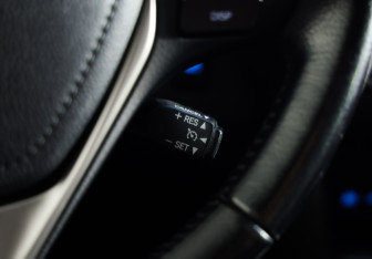 Подержанный автомобиль Toyota RAV4 2015 года (17 фото)