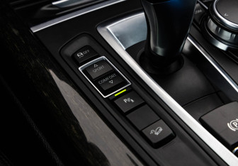 Подержанный автомобиль BMW X5 2016 года (16 фото)