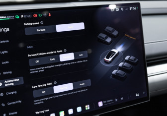 Подержанный автомобиль Xiaomi SU7 2024 года (27 фото)